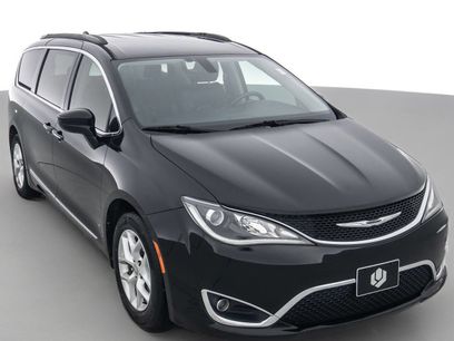 Used 2017 Chrysler Pacifica Touring-L w/ Tire & Wheel Group