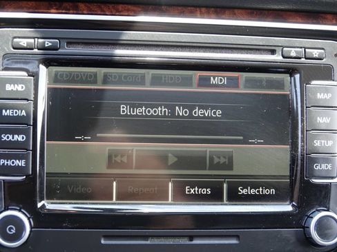 Used 2013 Volkswagen Passat TDI SEL Premium image 75