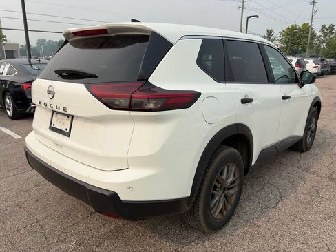 Used 2024 Nissan Rogue S FWD image 5