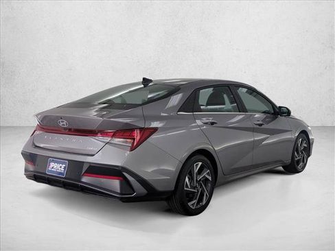 Used 2024 Hyundai Elantra Limited FWD image 5