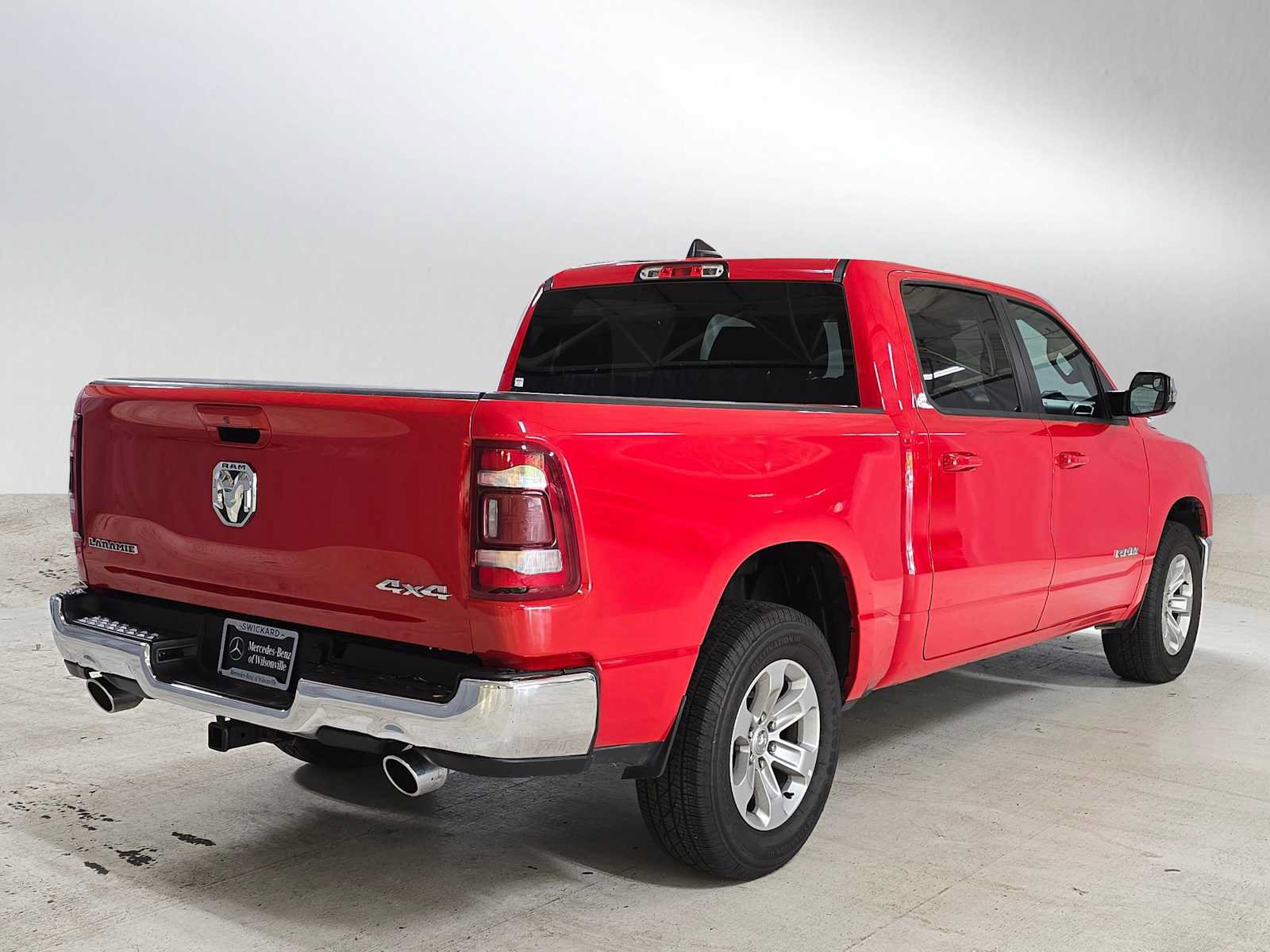 Used 2023 RAM 1500 Laramie AWD/4WD image 3