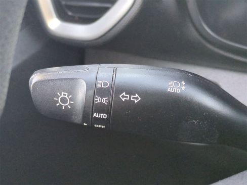 Used 2021 Hyundai Venue SE image 26