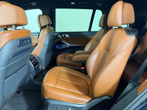 Used 2021 BMW X7 M50i w/ Dynamic Handling Package AWD/4WD image 23