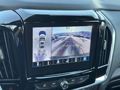 Used 2022 Chevrolet Traverse Premier image 31