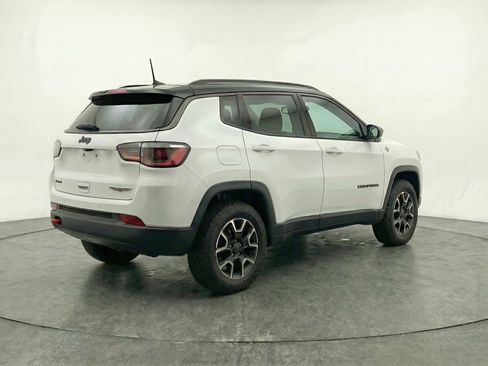 Used 2025 Jeep Compass Trailhawk image 9