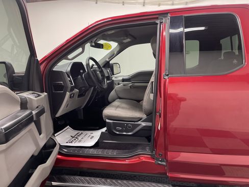 Used 2016 Ford F150 XLT w/ Equipment Group 302A Luxury image 9