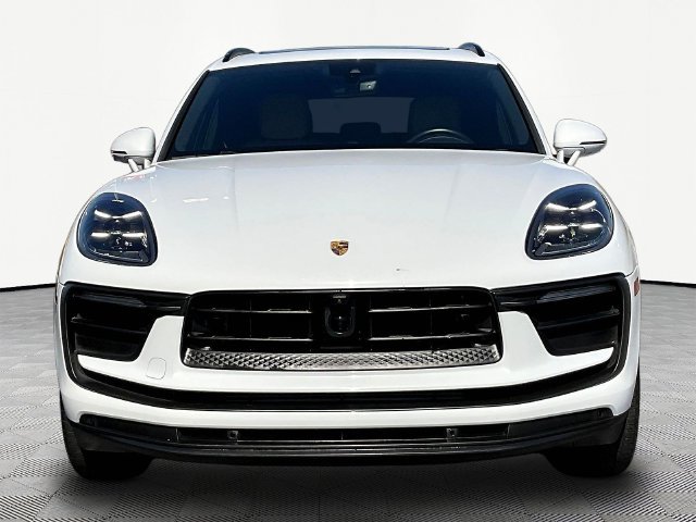 Used 2023 Porsche Macan AWD/4WD image 2