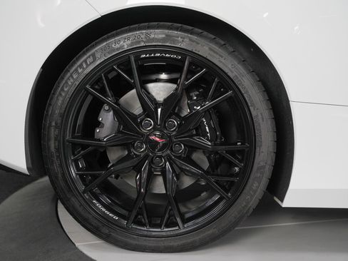 Used 2024 Chevrolet Corvette Stingray Premium Cpe w/ Stealth Interior Trim Package RWD image 27