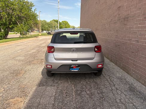 New 2026 Hyundai Venue SE FWD image 4