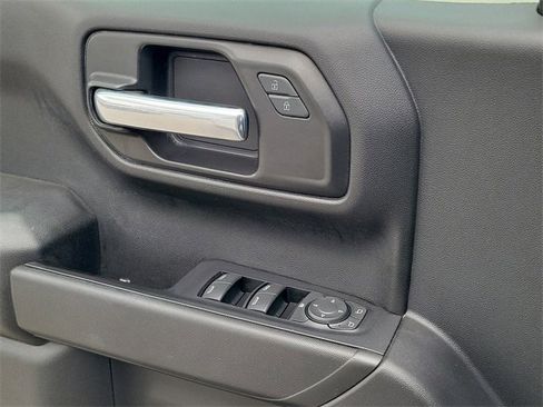 Used 2020 Chevrolet Silverado 1500 Custom w/ Custom Value Package image 17