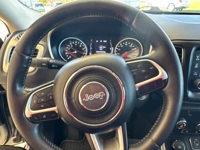 Used 2018 Jeep Compass Latitude w/ Cold Weather Group AWD/4WD image 17