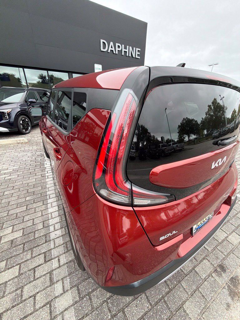 Used 2025 Kia Soul S FWD image 16