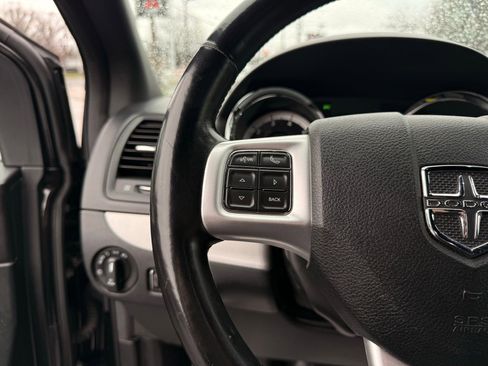 Used 2018 Dodge Grand Caravan GT image 42