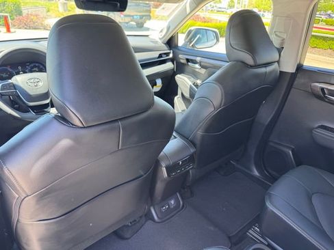 Used 2026 Toyota Highlander Limited image 20