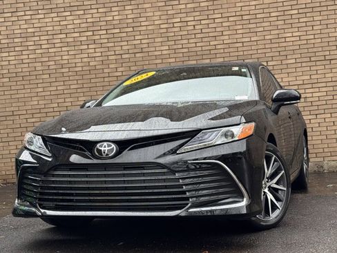Used 2024 Toyota Camry XLE w/ Cold Weather Package image 31
