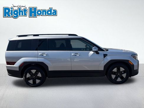 Used 2025 Hyundai Santa Fe SEL AWD/4WD image 9