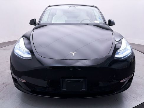 Used 2021 Tesla Model Y Long Range image 11