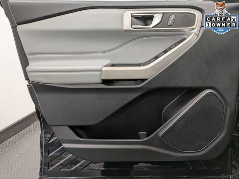Used 2022 Ford Explorer XLT w/ Equipment Group 202A image 8