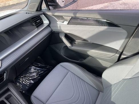 New 2026 Volkswagen Tiguan SE R-Line FWD image 26