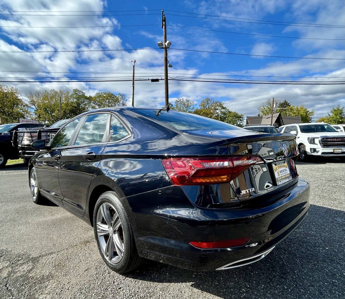 Used 2019 Volkswagen Jetta R-Line w/ R-Line Cold Weather Package FWD image 3