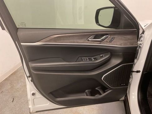 Used 2022 Jeep Grand Cherokee L Limited w/ Luxury Tech Group II image 24