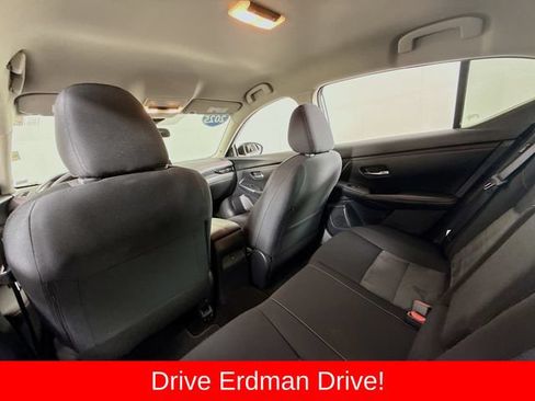 Used 2025 Nissan Sentra SR FWD image 10
