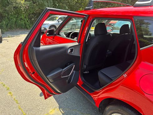 Used 2023 Kia Soul LX w/ LX Technology Package image 31