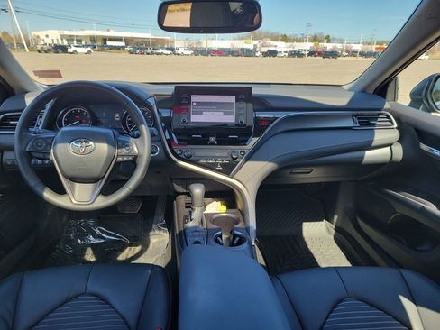 Used 2024 Toyota Camry SE w/ Cold Weather Package AWD/4WD image 18