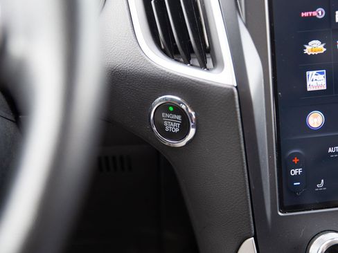 Used 2022 Ford Edge SEL image 13