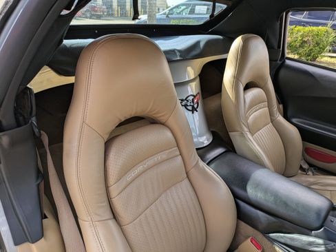 Used 2002 Chevrolet Corvette Convertible w/ Preferred Equipment Group2 image 13