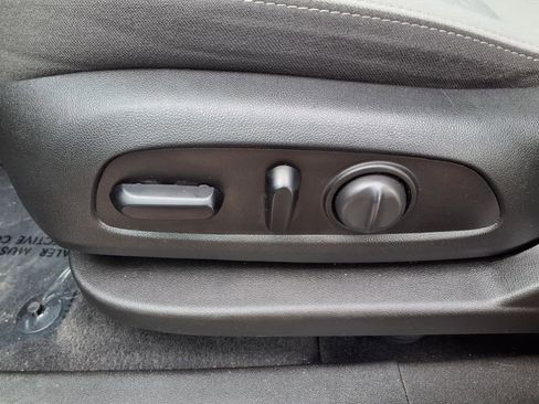 Used 2021 Chevrolet Equinox LS w/ LS Convenience Package image 17