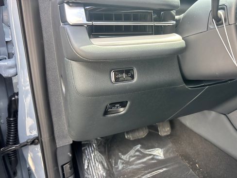 New 2026 Lincoln Navigator L Reserve AWD/4WD image 13