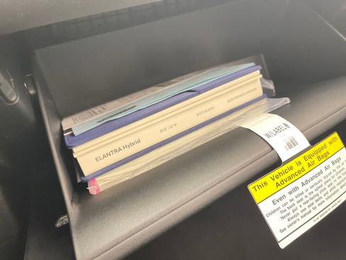 New 2025 Hyundai Elantra Limited image 27