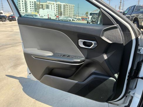 Used 2025 Kia K4 LXS image 18