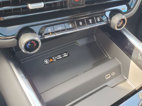 New 2025 Chevrolet Suburban High Country image 25