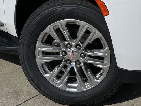 Used 2024 GMC Yukon SLT AWD/4WD image 7