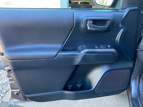 Used 2019 Toyota Tacoma TRD Sport w/ Technology Package AWD/4WD image 29