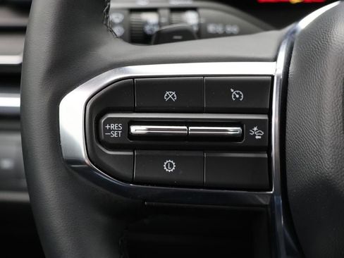 Used 2025 GMC Acadia Elevation image 18