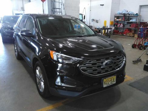 Used 2023 Ford Edge Titanium AWD/4WD image 2