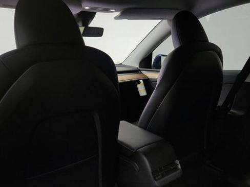 Used 2025 Tesla Model Y Long Range RWD image 59