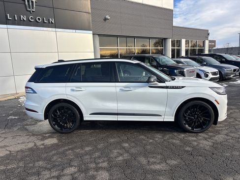 Certified 2025 Lincoln Aviator Reserve w/ Equipment Group 201A image 8