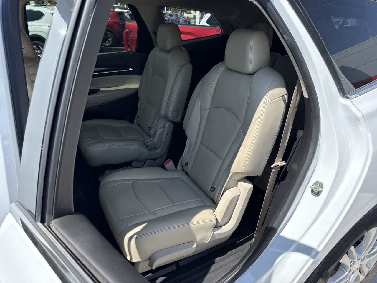 Used 2021 Buick Enclave Essence AWD/4WD image 12