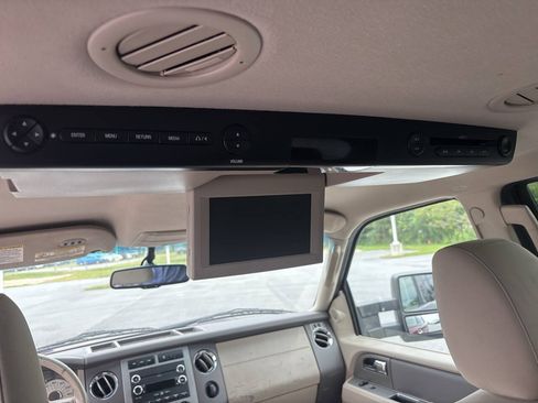 Used 2010 Ford Expedition XLT AWD/4WD image 21