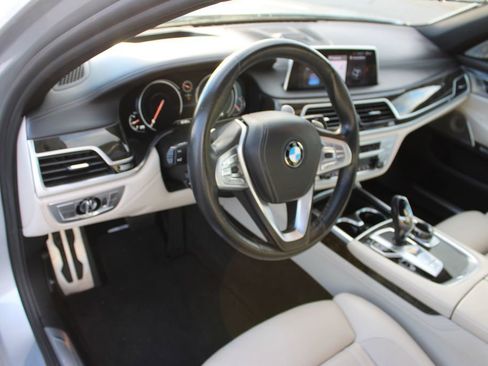 Used 2018 BMW 750i xDrive image 43