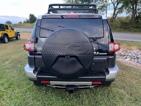 Used 2013 Toyota FJ Cruiser 4WD image 5
