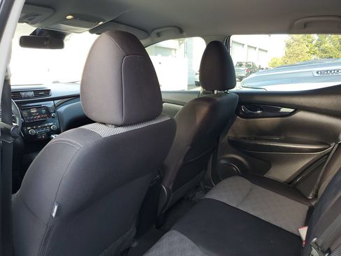 Used 2020 Nissan Rogue Sport SV FWD image 9