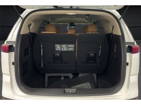 Used 2024 Kia Carnival LX FWD image 27