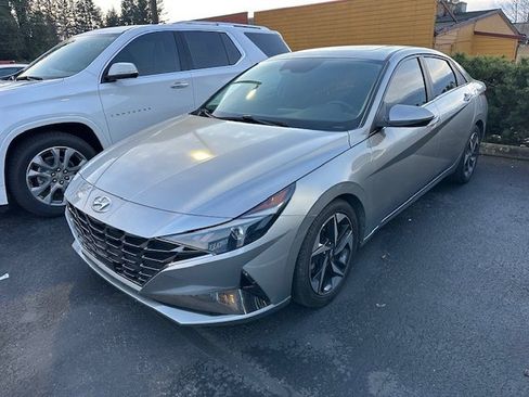 Used 2021 Hyundai Elantra SEL w/ Convenience + Premium Package image 2