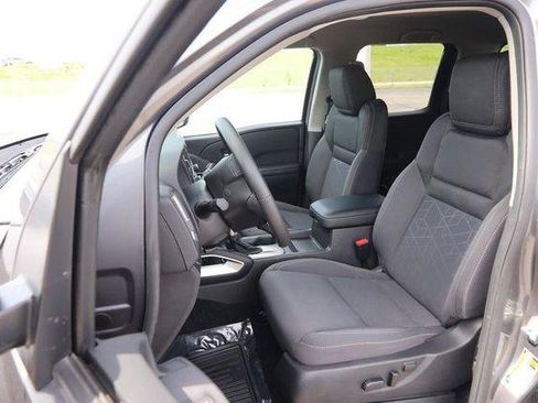 Used 2025 Nissan Frontier SV w/ SV Convenience Package RWD image 8