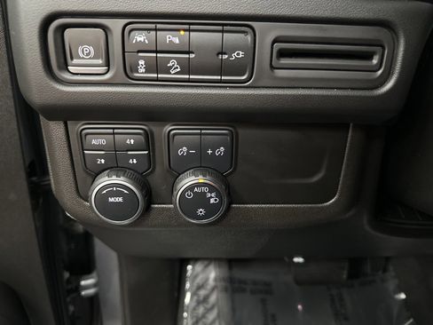 Used 2022 Chevrolet Tahoe Premier image 34